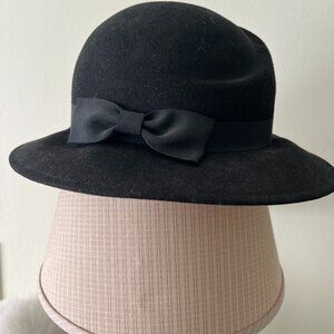 womans used vintage hat